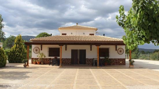 FINCA CON PISCINA EN PLENA NATURALEZA - MURCIA