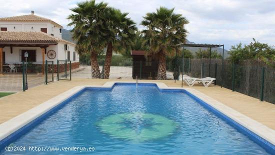 FINCA CON PISCINA EN PLENA NATURALEZA - MURCIA