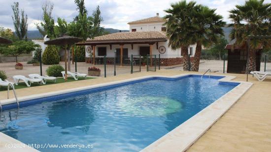 FINCA CON PISCINA EN PLENA NATURALEZA - MURCIA