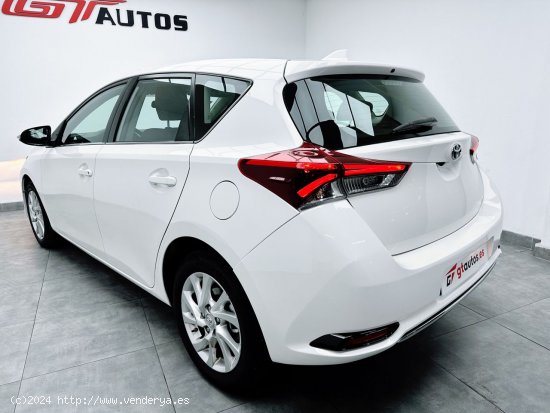 Toyota Auris 1.8 Hybrid Active 136cv - Málaga