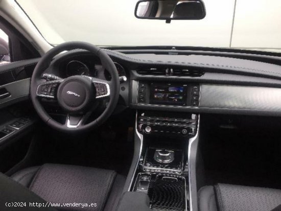 Jaguar XF SPORTBRAKE 2.0D PRESTIGE 180CV - 