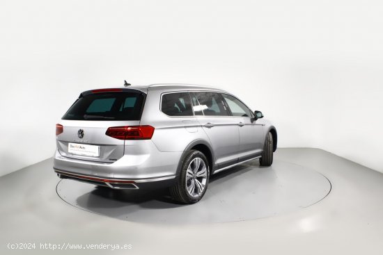 Volkswagen Passat fam. 2.0 TDI 147KW DSG 4WD ALLTRACK 5P - 