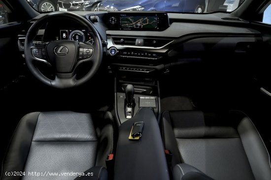 Lexus UX   300e Executive - 