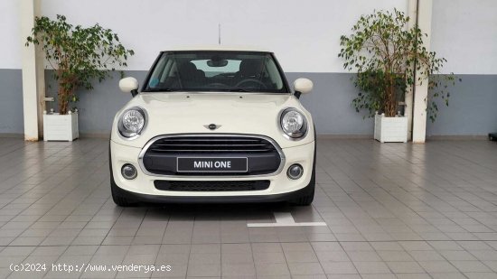 MINI Cooper One First - Olias del Rey