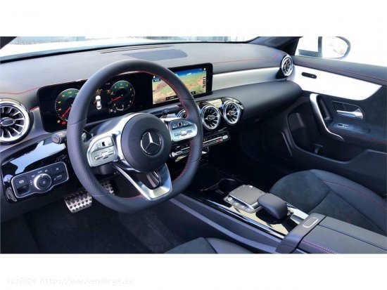 Mercedes CLA CLA 200 D DCT - Pinto