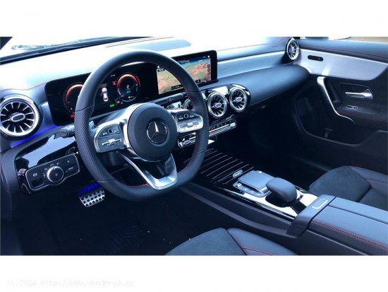 Mercedes CLA CLA 200 D DCT - Pinto