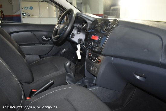 Dacia Sandero 1.0 75CV - Molins de Rei