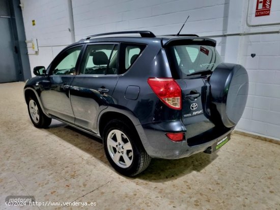 Toyota RAV 4 D4d executive de 2007 con 268.000 Km por 8.500 EUR. en Sevilla