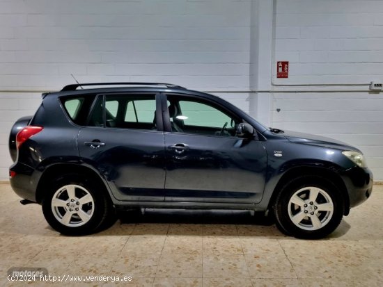 Toyota RAV 4 D4d executive de 2007 con 268.000 Km por 8.500 EUR. en Sevilla