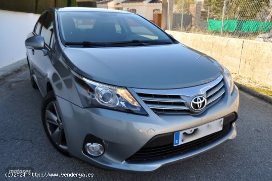 Toyota Avensis 2.0 D NAVI DVD-KLIMATIZADOR A/C-LLANTAS 17