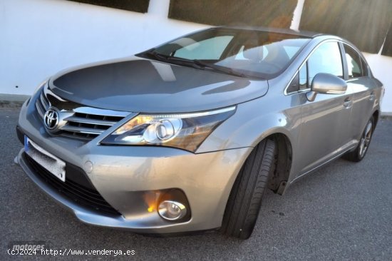 Toyota Avensis 2.0 D NAVI DVD-KLIMATIZADOR A/C-LLANTAS 17