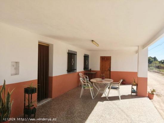 Casa con terreno en Crevillent zona BOCH - ALICANTE