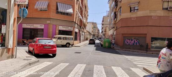 LOCAL EN MUY BUENA ZONA REFORMADO APTO PARA MONTAR UN NEGOCIO - ALICANTE