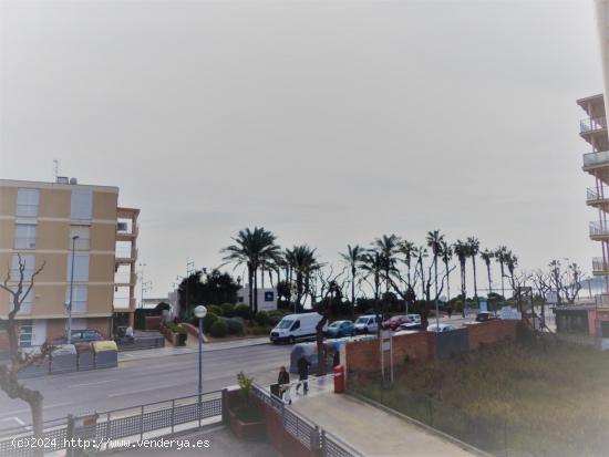 Piso de tres habitaciones dobles en la Pineda primera linea de mar - TARRAGONA