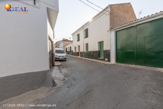 Hermosa casa de pueblo en Alomartes - GRANADA