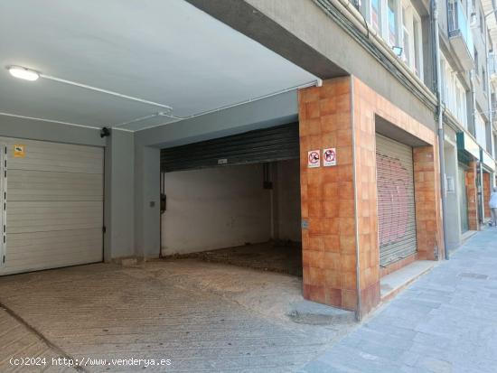 PÀRQUING TIPUS BOX / COTXE PETIT/ LOCAL O MAGATZEM - BARCELONA