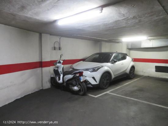 PLAZA DE PARKING EN VENTA EN LA AVENIDA PARALELO PARA COCHE MEDIANO - BARCELONA