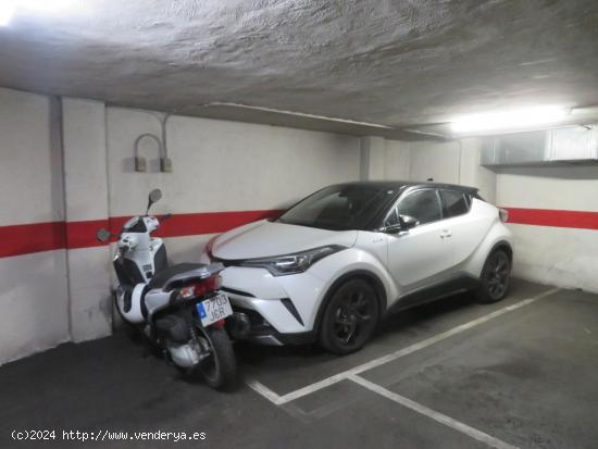 PLAZA DE PARKING EN VENTA EN LA AVENIDA PARALELO PARA COCHE MEDIANO - BARCELONA