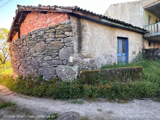 CASA DE PIEDRA, no adosada, calefacción, con FINCA de 4.000 m2 cerca de MASIDE. - ORENSE