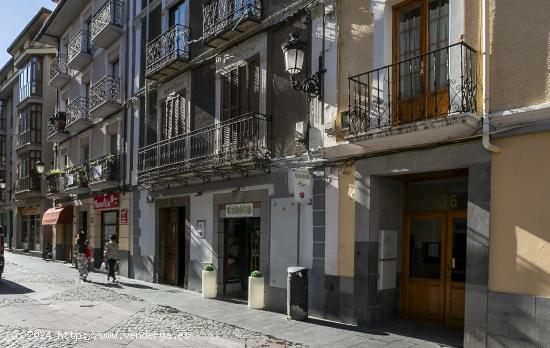  Edificios en el centro histórico de Jaca - HUESCA 