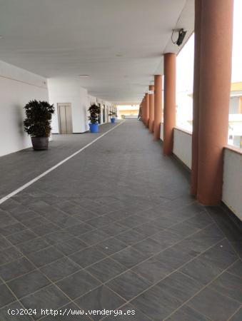  SE VENDE LOCAL COMERCIAL CC NOVOCENTER - CADIZ 