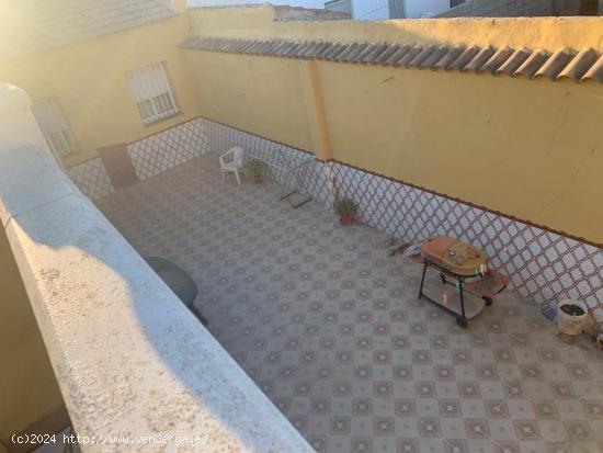 Casa de pueblo con un gran patio y terraza - MURCIA