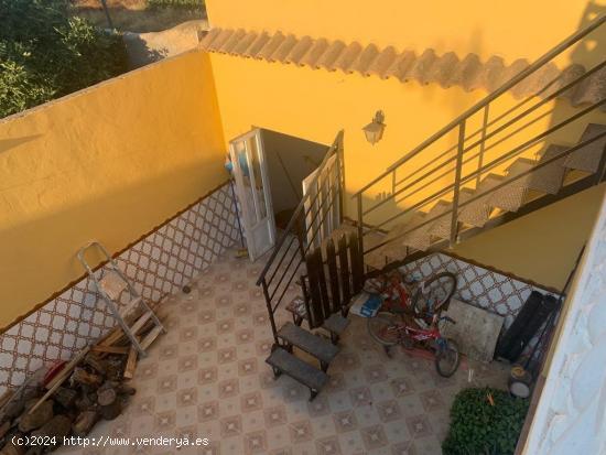 Casa de pueblo con un gran patio y terraza - MURCIA