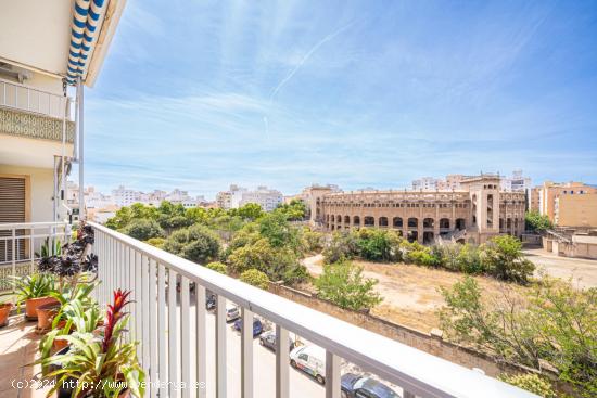 Piso en Plaza de Toros de 3 habitaciones, 2 baños y dos balcones - BALEARES