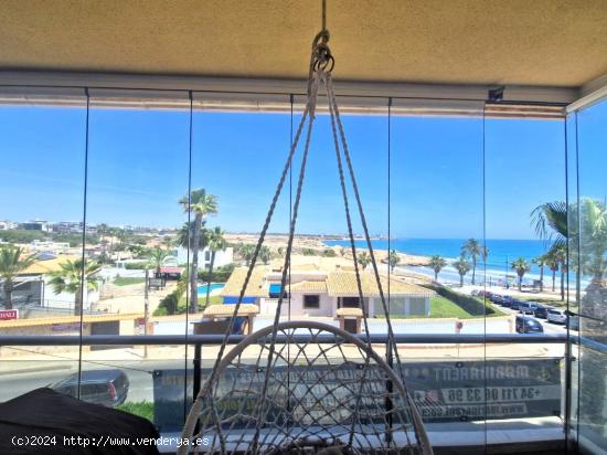 Impresionante Apartamento en Primera Línea de Playa con Vistas Directas al Mar - ALICANTE