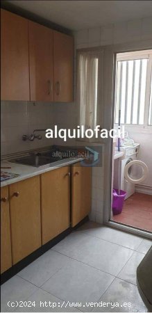 SE ALQUILA PISO PARA ESTUDIANTES/ 4 DORMITORIOS/MENENDEZ PIDAL/ 900€