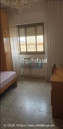 SE ALQUILA PISO PARA ESTUDIANTES/ 4 DORMITORIOS/MENENDEZ PIDAL/ 900€