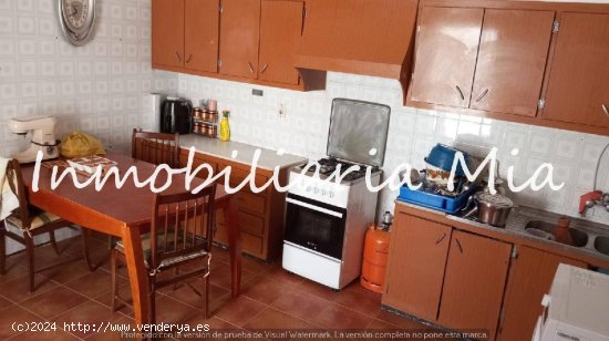 SE VENDE GRAN CASA CON PATIO Y COCHERA BUENA ZONA PUERTO LUMBRERAS