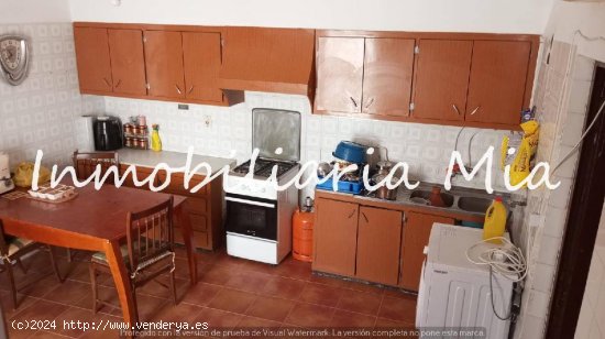 SE VENDE GRAN CASA CON PATIO Y COCHERA BUENA ZONA PUERTO LUMBRERAS