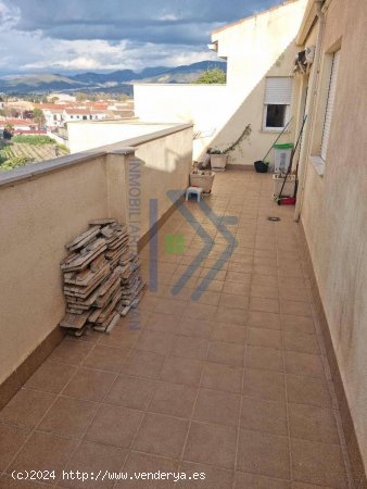 Atico, amueblado con 2 plazas de garaje.