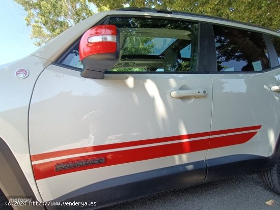 Jeep Renegade 2.0 Mjet 170CV Trailhawk 4x4 Auto 9V E6 de 2015 con 109.000 Km por 17.300 EUR. en Barc