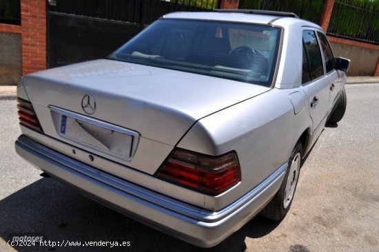 Mercedes Clase E E. 250D ELEGANCE-KLIMA A/C-TECHO ELECTRICO-AIRBAG de 1995 con 537.000 Km por 3.700 