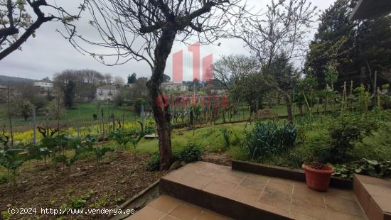 CASA INDEPENDIENTE DE PIEDRA Y CON DOS PARCELAS EN LA ZONA DE TOEN - ORENSE