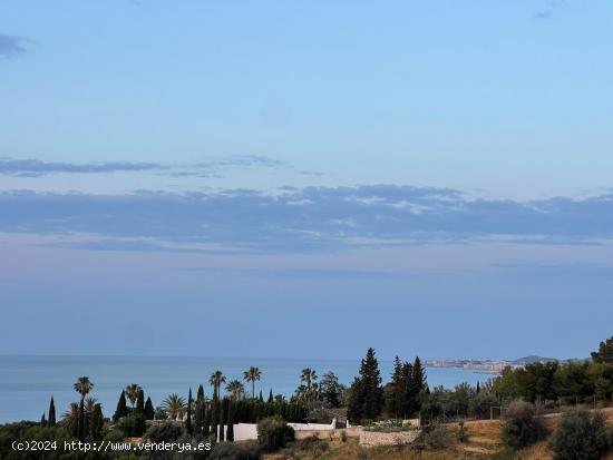 se vende parcela urbana con vistas al mar en urbanizacion la perla - MALAGA