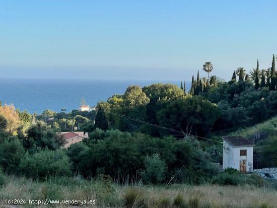 se vende parcela urbana con vistas al mar en urbanizacion la perla - MALAGA