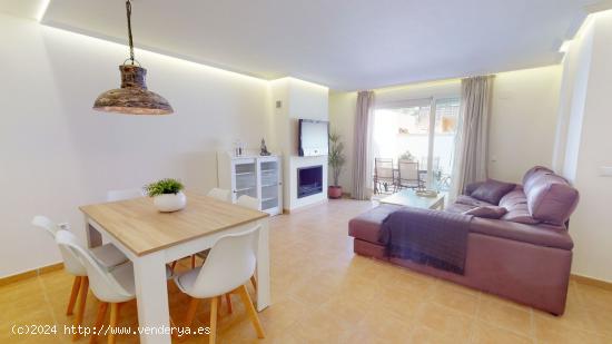 Chalet adosado de tres dormitorios con dos terrazas en zona tranquila del Hipódromo. - MALAGA