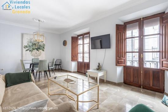 ¡ATICO TRIPLEX CON ENCANTO EN EL CORAZÓN DE GRANADA Y VISTAS PRIVILEGIADAS A LA ALHAMBRA! - GRANAD