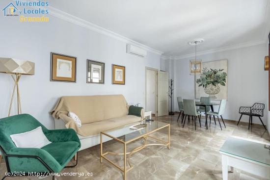 ¡ATICO TRIPLEX CON ENCANTO EN EL CORAZÓN DE GRANADA Y VISTAS PRIVILEGIADAS A LA ALHAMBRA! - GRANAD