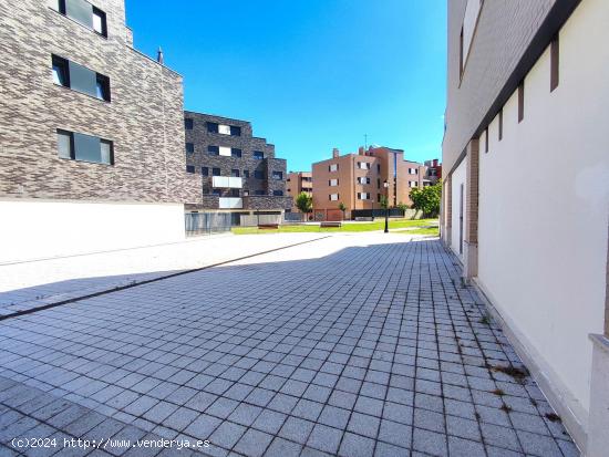 Local comercial junto Av. Madrid - VALLADOLID