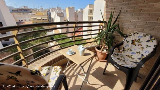 SE VENDE BONITO APARTAMENTO EN PRIMERA LINEA DE MAR!!!!!!!!  A TAN SOLO 5 M. DEL MAR. - ALICANTE