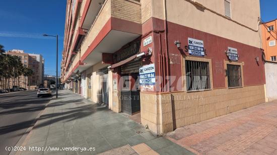  Local en Venta con Salida de Humos Frente al Mar - ALMERIA 