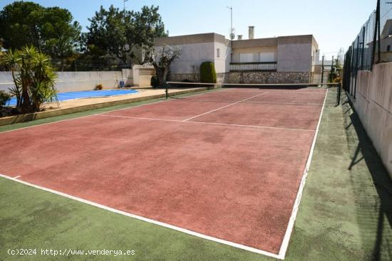 Chalet en Mas Mel con Pista de tenis y piscina - TARRAGONA