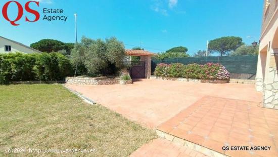 Casa en perfecto estado con jardin amplio en urbanización Niagara Park, Tordera - BARCELONA