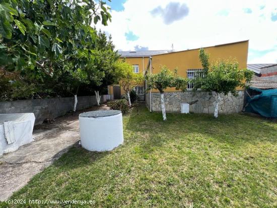 SE VENDE CASA CON TERRENO EN EL CENTRO DE FUENTESNUEVAS - LEON