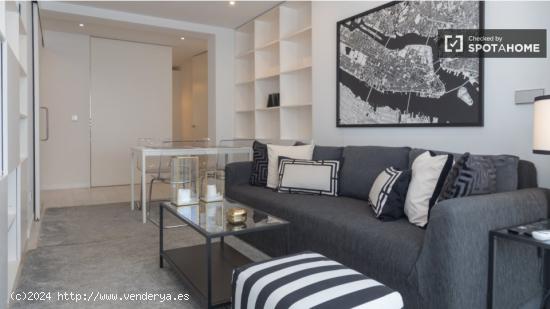 Apartamento de 3 dormitorios en alquiler en Nueva España - MADRID