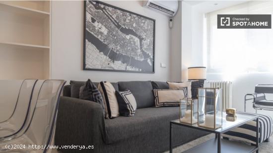 Apartamento de 3 dormitorios en alquiler en Nueva España - MADRID